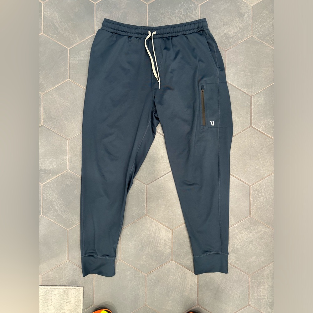 Vuori men’s Sunday Performance jogger Size L